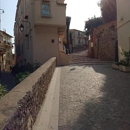 Cadre De Reve Vous Faites Le Menage- Very Good Prices But Have To Clea-n Th-e Flat Apartment