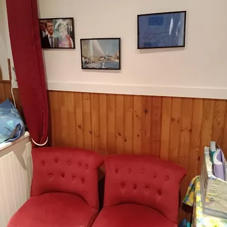 Cadre De Reve Vous Faites Le Menage- Very Good Prices But Have To Clea-n Th-e Flat Cannes