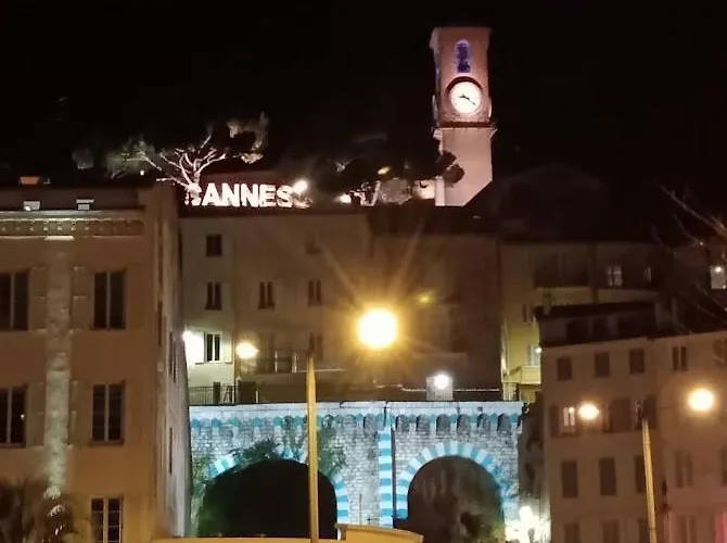 Cadre De Reve Vous Faites Le Menage- Very Good Prices But Have To Clea-n Th-e Flat * Cannes