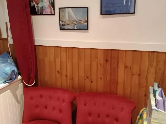 Cadre De Reve Vous Faites Le Menage- Very Good Prices But Have To Clea-n Th-e Flat Cannes