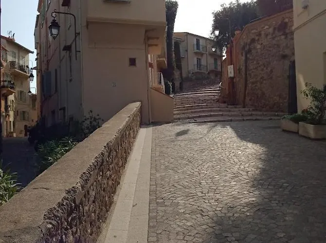 Cadre De Reve Vous Faites Le Menage- Very Good Prices But Have To Clea-n Th-e Flat Apartment