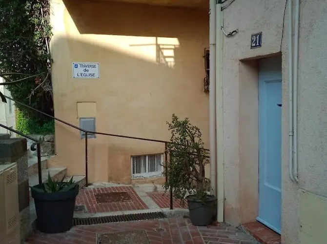 Cadre De Reve Vous Faites Le Menage- Very Good Prices But Have To Clea-n Th-e Flat