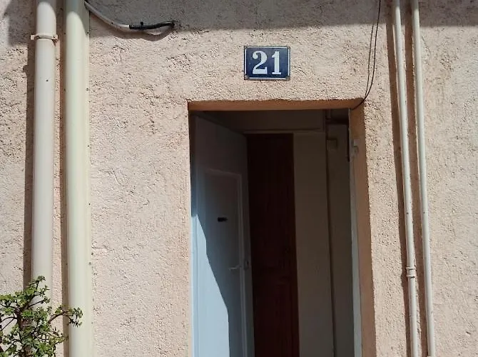 Cadre De Reve Vous Faites Le Menage- Very Good Prices But Have To Clea-n Th-e Flat Apartment *
